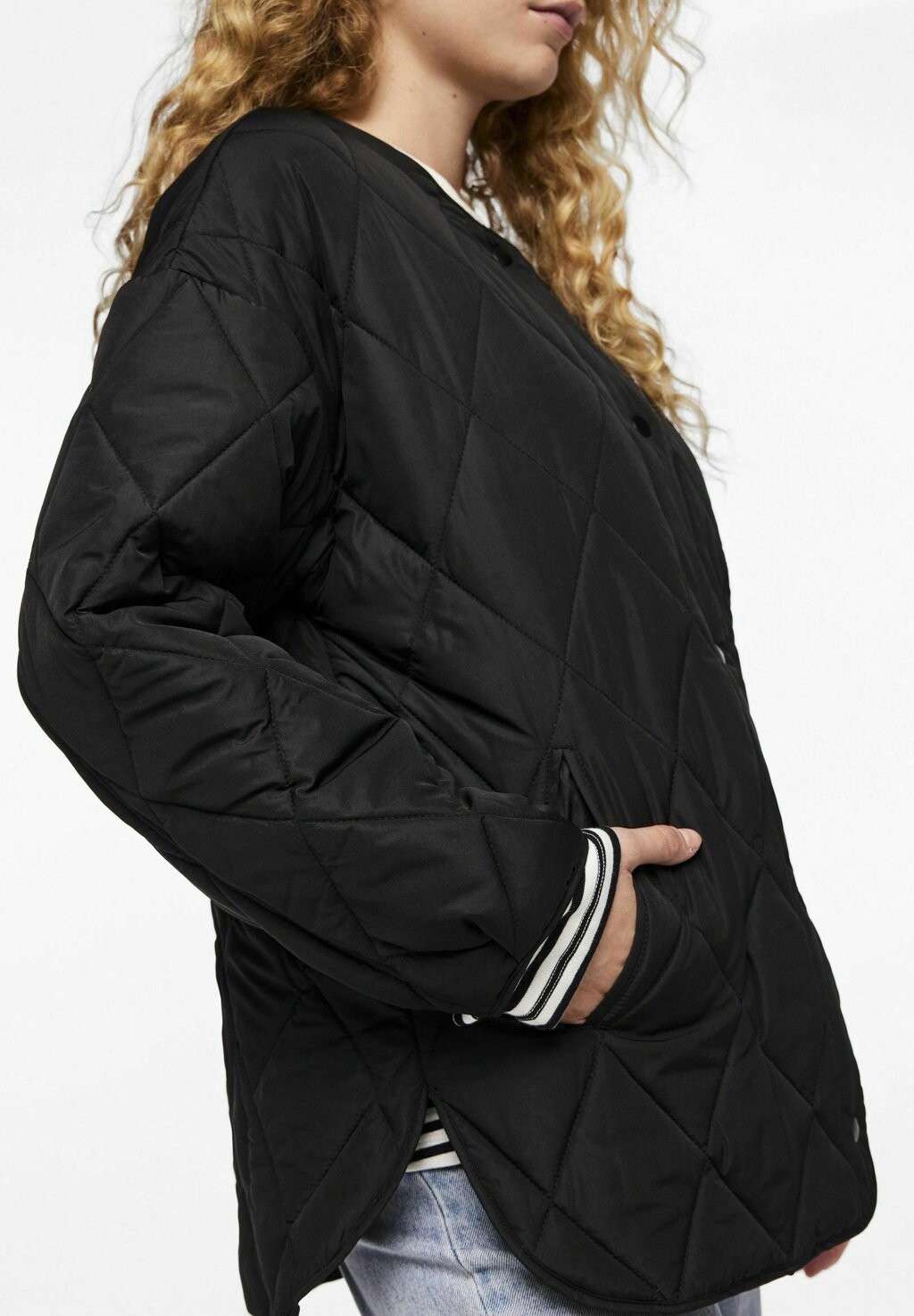 

Легкая куртка PCSTELLA QUILTED NOOS Pieces, черный