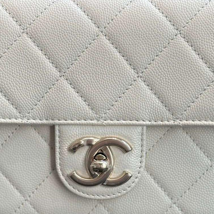 CHANEL Сумка через плечо из зернистой телячьей кожи для фотоаппарата, клатч, женская, белая — фото 4