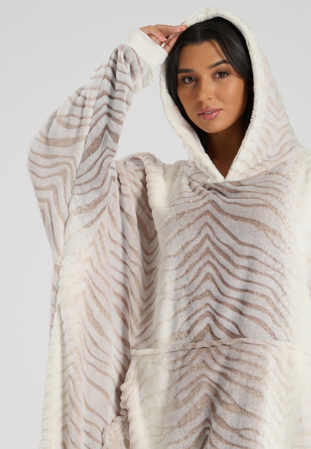 

Ночная рубашка LUXURY OMBRE TIGER FLEECE SNUGGLE HOODIE Loungeable, серо-коричневый