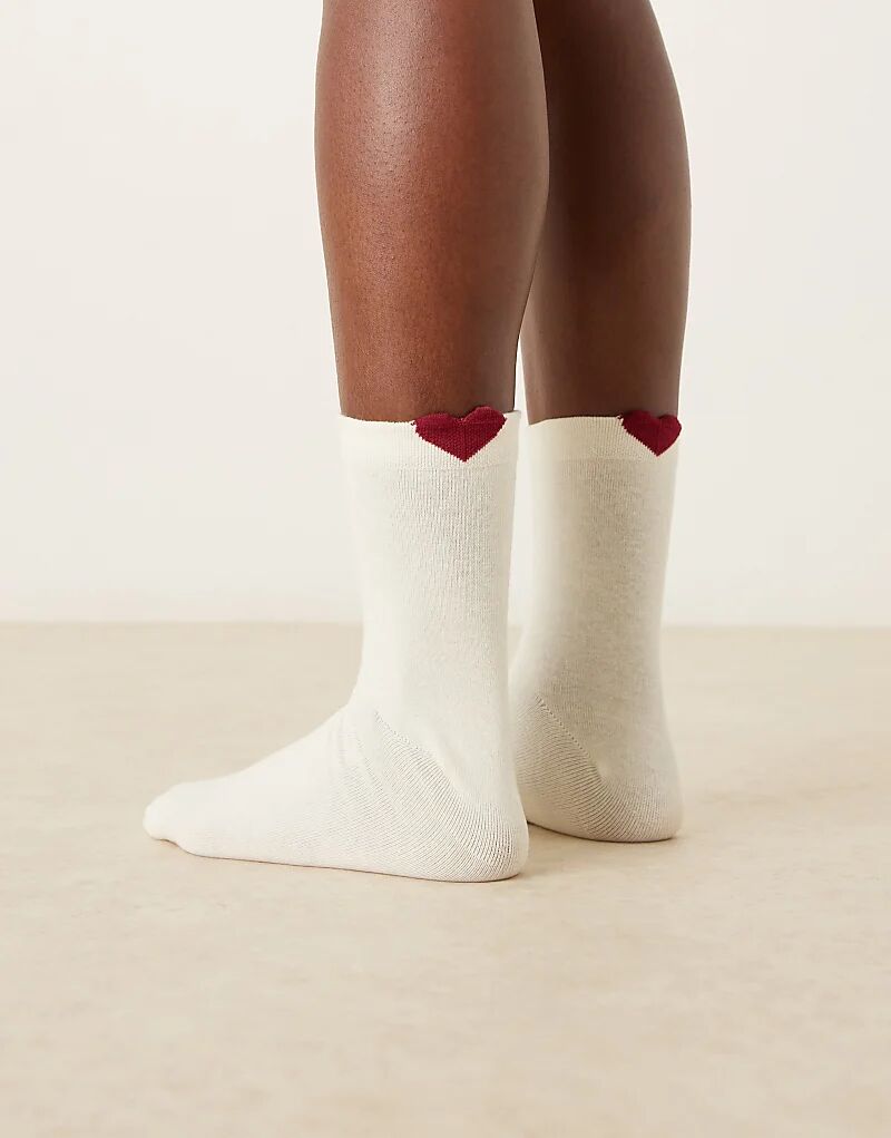 

Носки Accessorize с 3D-сердечками кремового цвета
