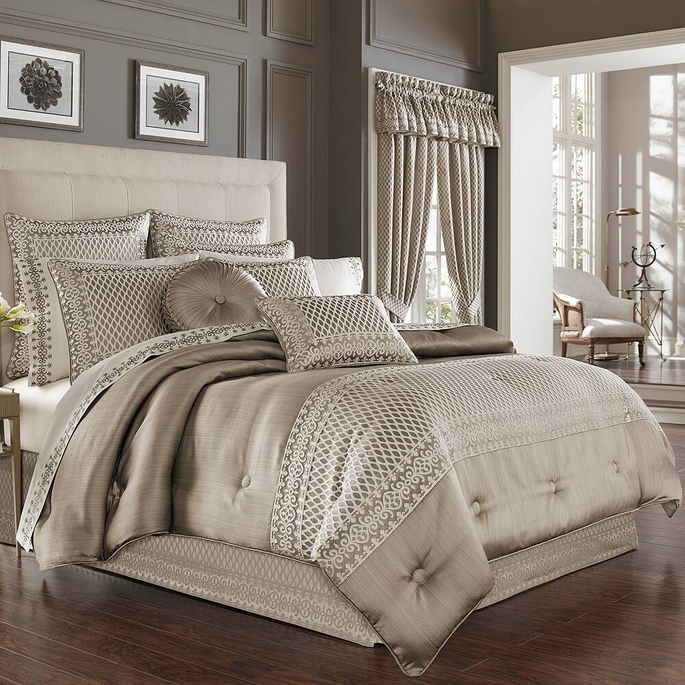 

Комплект одеял Five Queens Court Beaumont с шампанским или еврошам, цвет Khaki