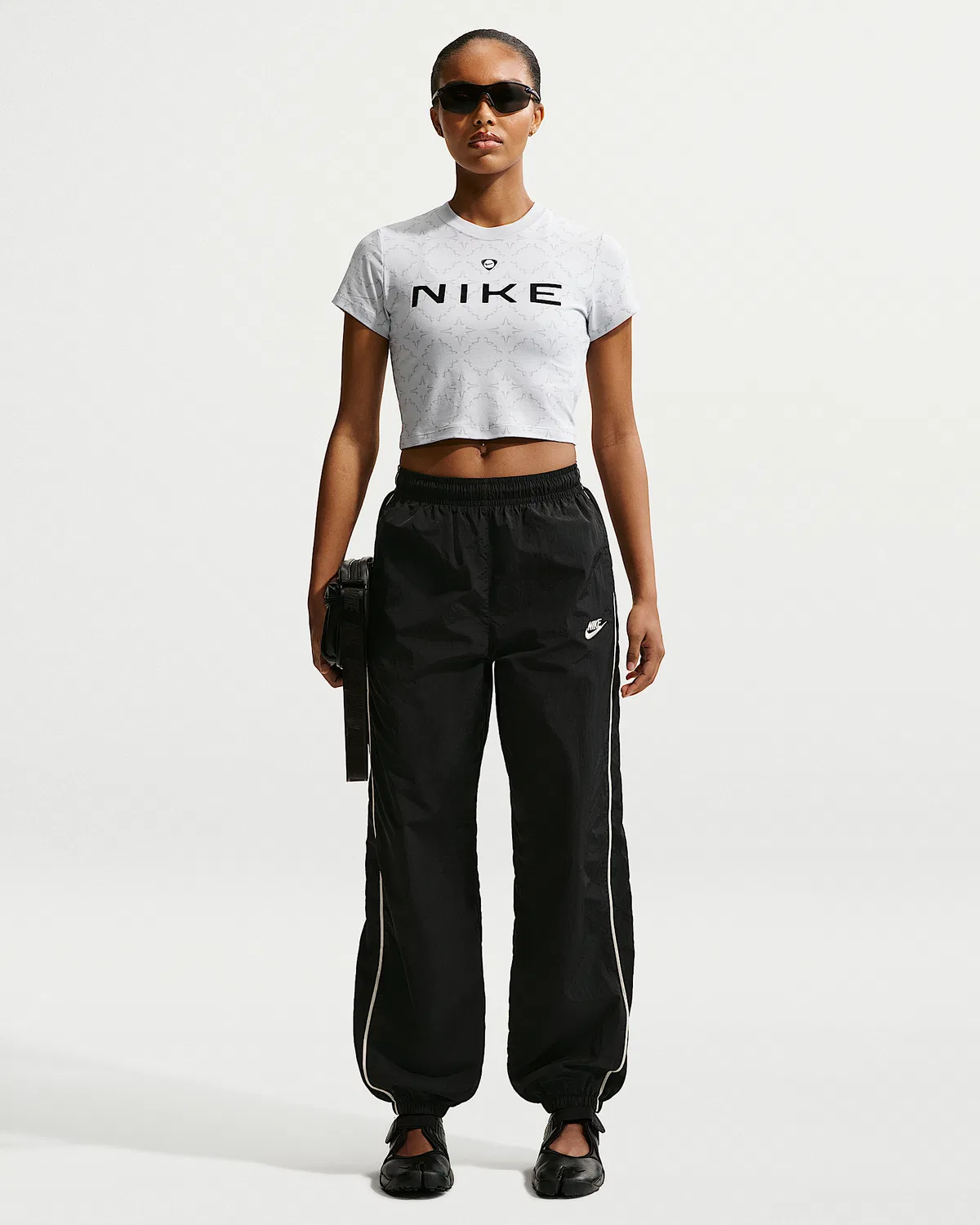 Женская укороченная футболка Nike Sportswear Chill Knit Slim, Pure Platinum/Light Smoke Grey — фото 4