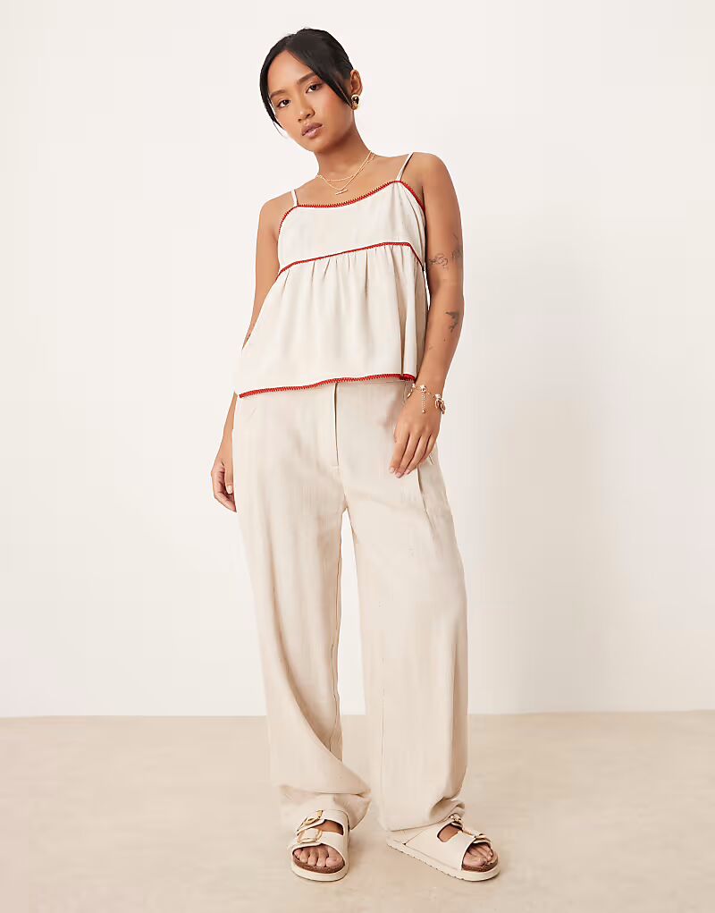 

ASOS DESIGN Зауженные брюки с мелкой складкой спереди и льном цвета камня