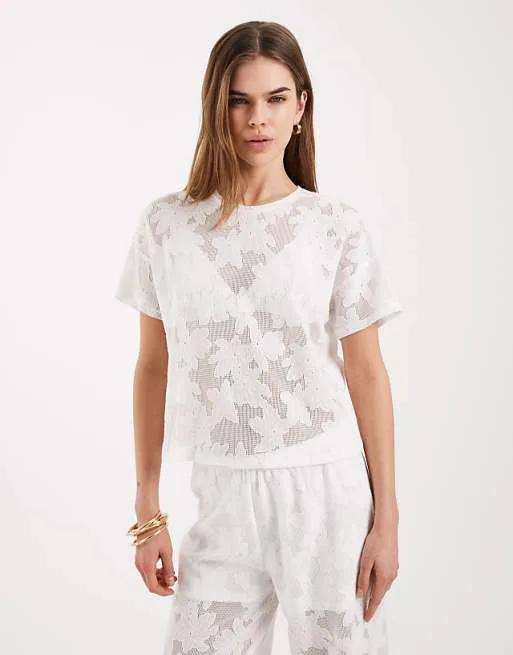 

Белая свободная футболка с кружевом ONLY