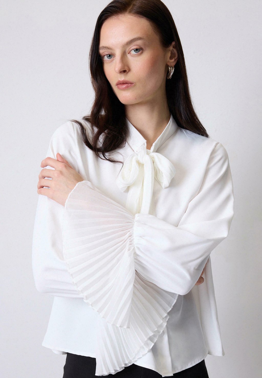 

Блузка на пуговицах SCARF COLLAR Touché Privé, белый