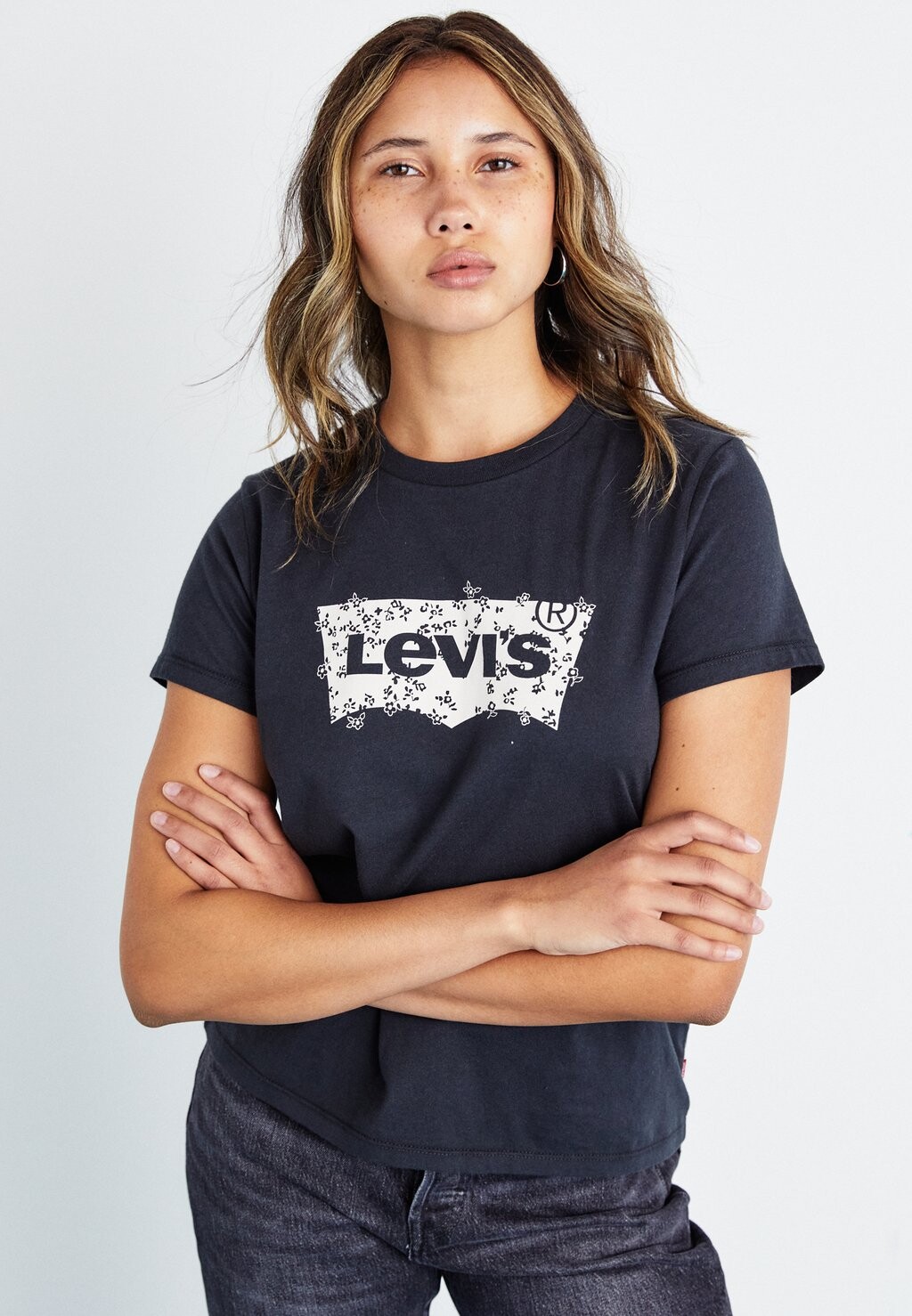 

Базовая футболка The Perfect Tee Levi's, цвет caviar