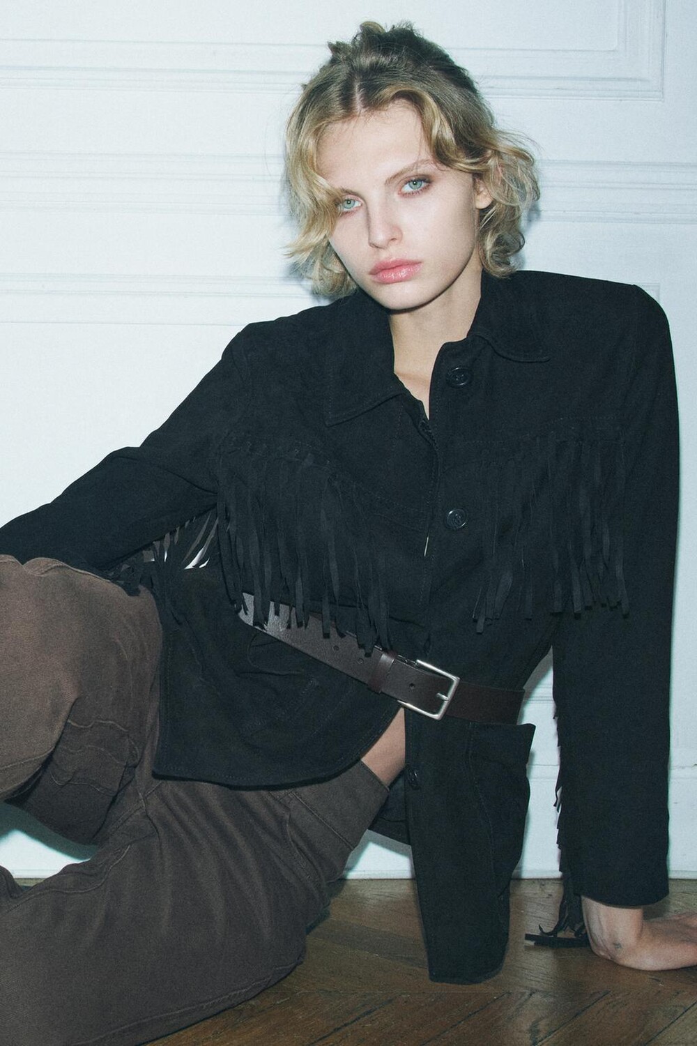 

Куртка из замши с бахромой ZARA, черный