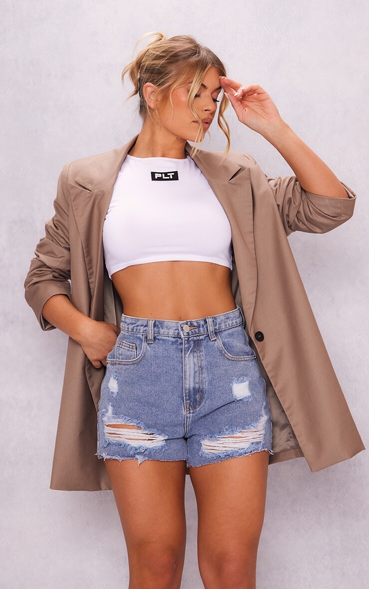 

PrettyLittleThing Голубые джинсовые шорты с рваным краем