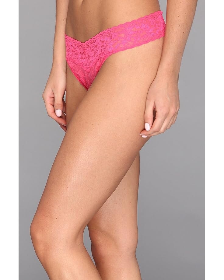 

Стринги Hanky Panky Signature Lace Original Rise Thong, цвет Vivid Coral