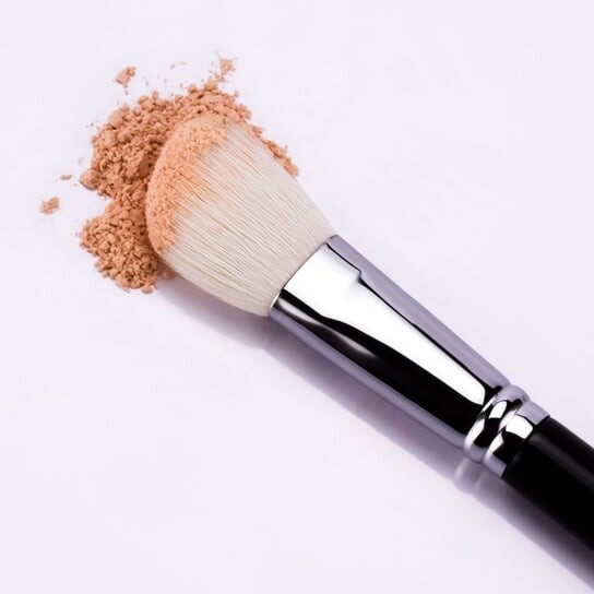 Маленькая скошенная кисть для контуринга лица Eigshow Beauty F610 — фото 3