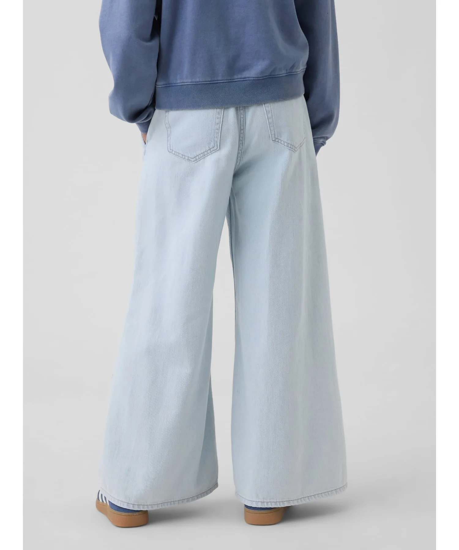 (K) Джинсы с низкой посадкой и свободным кроем (детские) GAP, LIGHT_WASH — фото 2