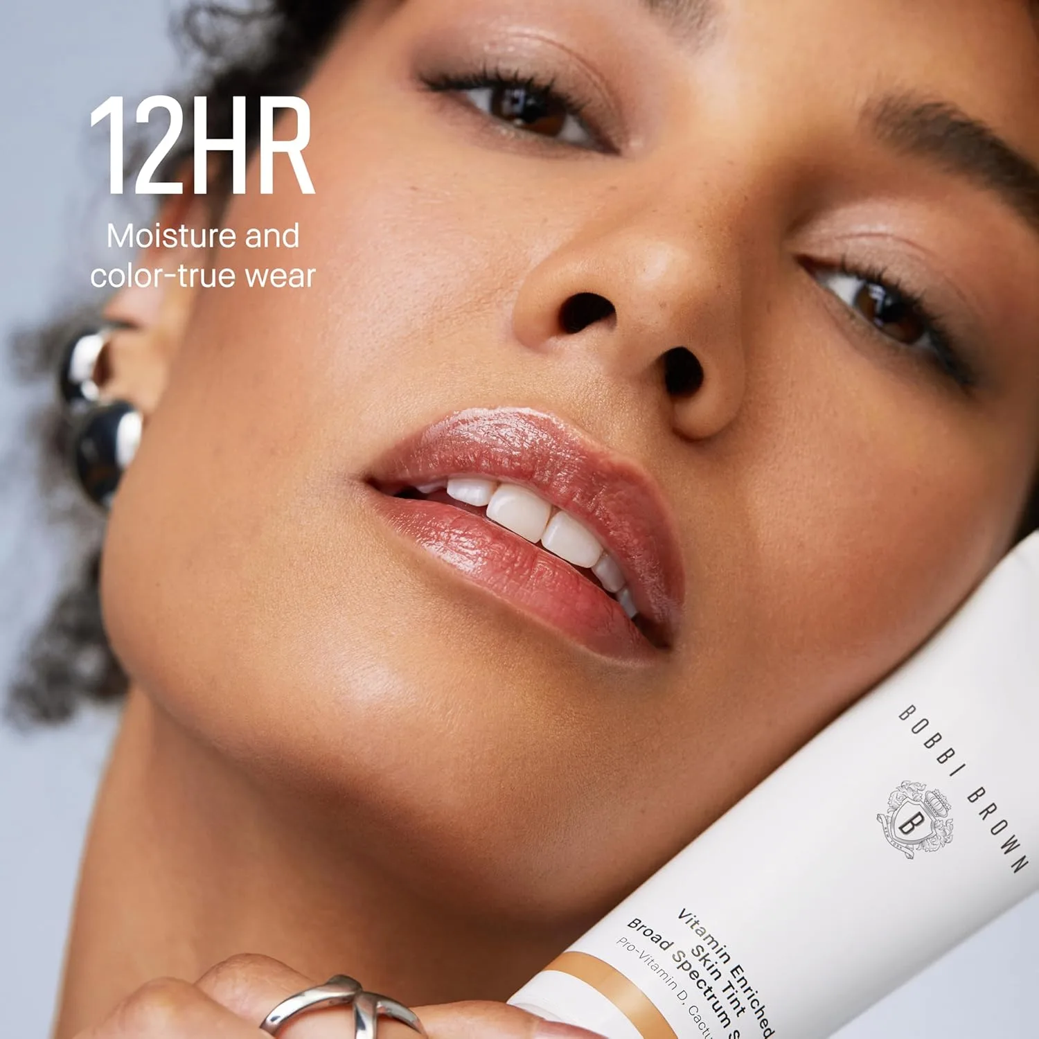 Тонирующий крем Bobbi Brown Vitamin Enriched Skin Tint SPF 15 | Тонирующий крем с широким спектром защиты от солнца | Увлажняющий тонирующий крем | Витамины B, C и E, 45 мл, 13 Deep 2 (Deep Neutral) — фото 4