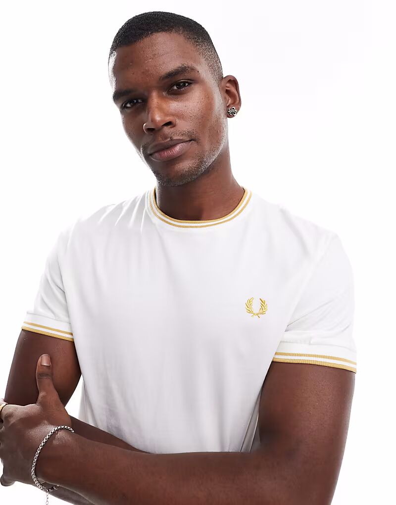 

Футболка Fred Perry с двумя наконечниками белого цвета