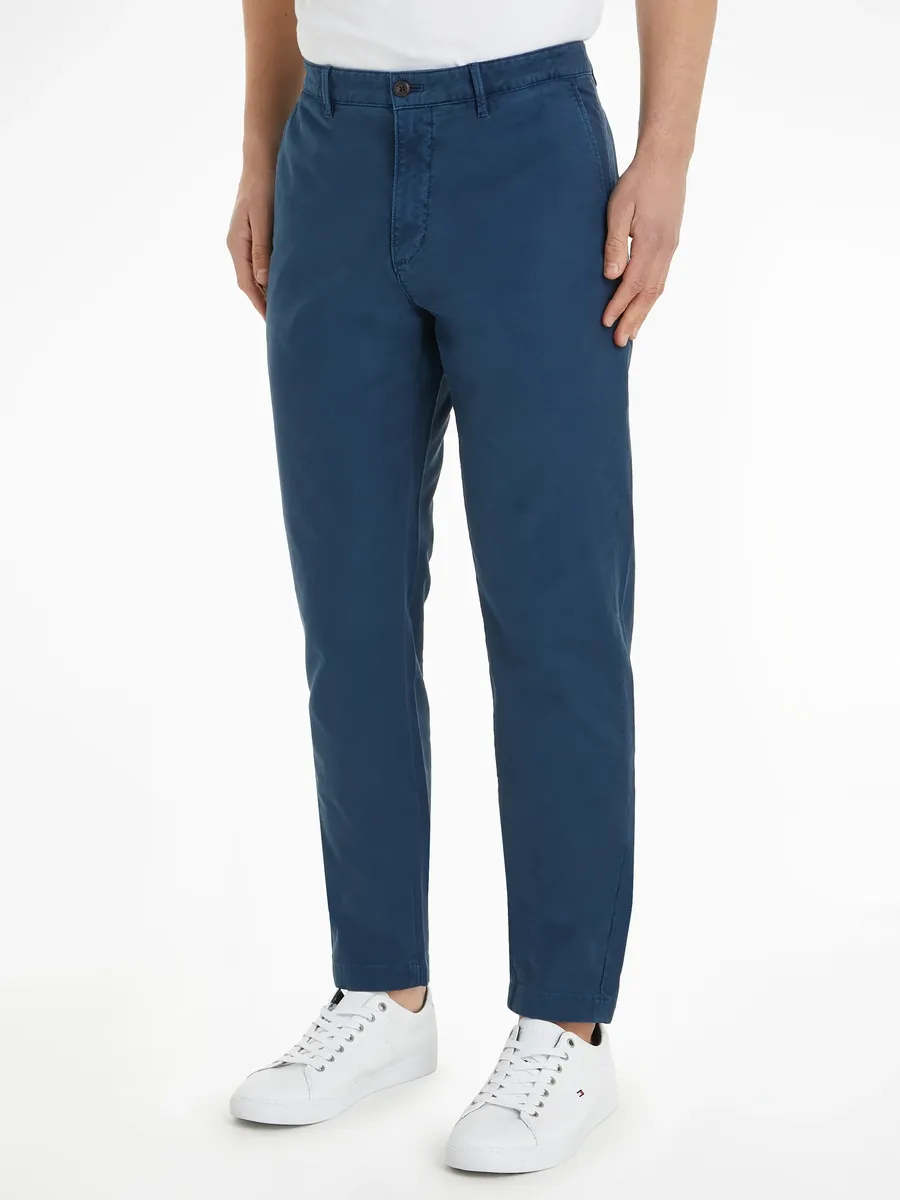 

Брюки-чиносы Tommy Hilfiger "CHINO CHELSEA GABARDINE GMD" с вышитым логотипом на заднем кармане, цвет Aegean Sea