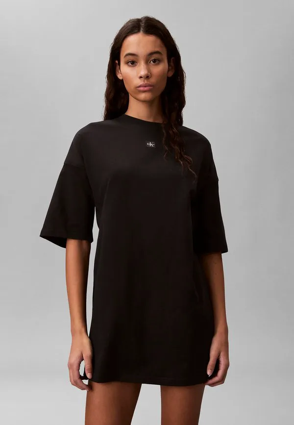 

Футболка с этикеткой, трикотажное платье Calvin Klein Jeans, Black, Черный, Футболка с этикеткой, трикотажное платье Calvin Klein Jeans, Black