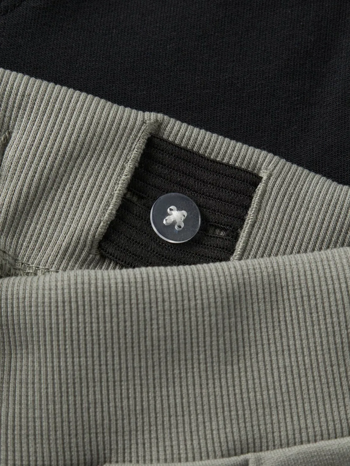 Шорты Name It Regular Pants NKMVermo зеленого и черного цвета — фото 4