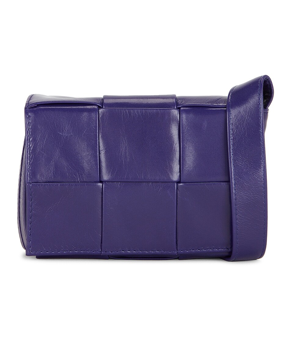 

Сумка кросс-боди Bottega Veneta Card Case With Strap, цвет Unicorn & Silver