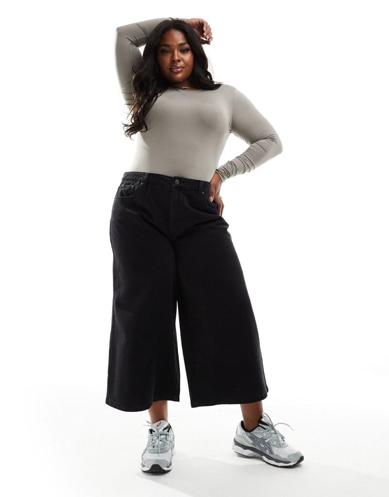 

Черные мягкие укороченные широкие джинсы ASOS DESIGN Curve