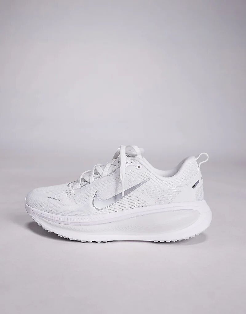 Кроссовки Nike Running Vomero 18 белого и серебристого цветов — фото 2