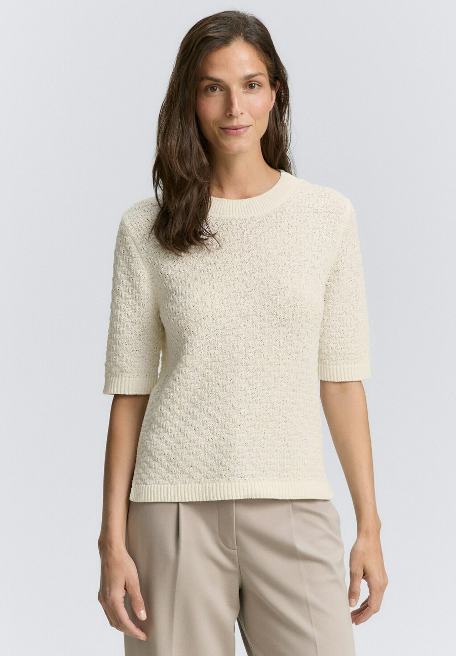 

Футболка TOM TAILOR MIT STRUKTUR, Whisper White/Off-White