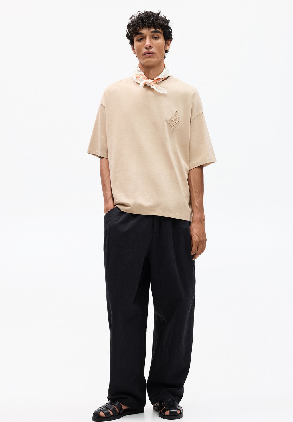 

Футболка с принтом PULL&BEAR, песочный