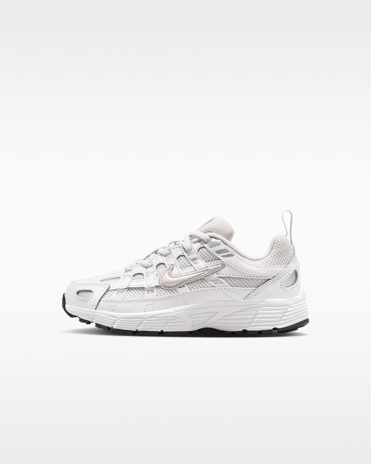 Детские кроссовки Nike P-6000, Platinum Tint/White/Metallic Silver/Platinum Tint