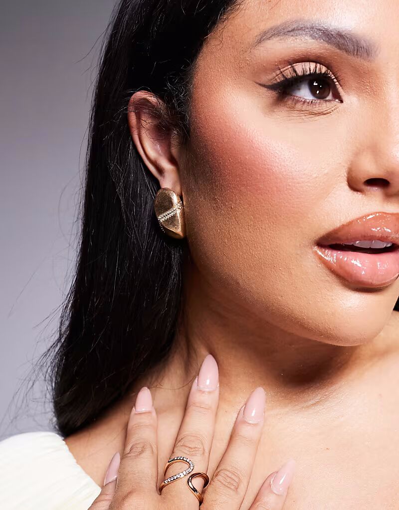 

Серьги-гвоздики с прямоугольным дизайном из искусственного жемчуга золотистого оттенка Asos Design