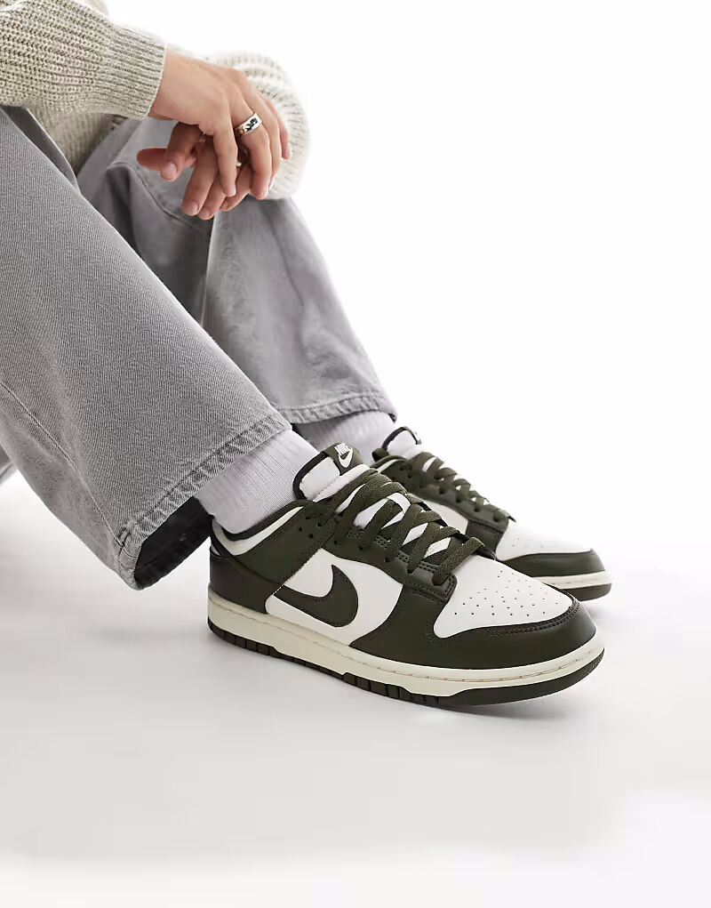 

Кроссовки Nike Dunk low retro в кремовом и карго-хаки цвете