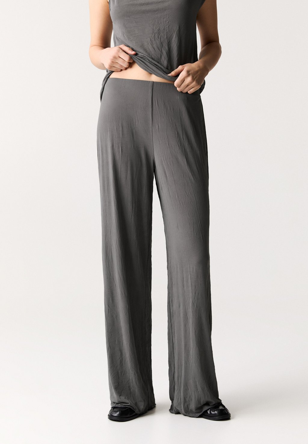 

Брюки CREASED PULL&BEAR, серый
