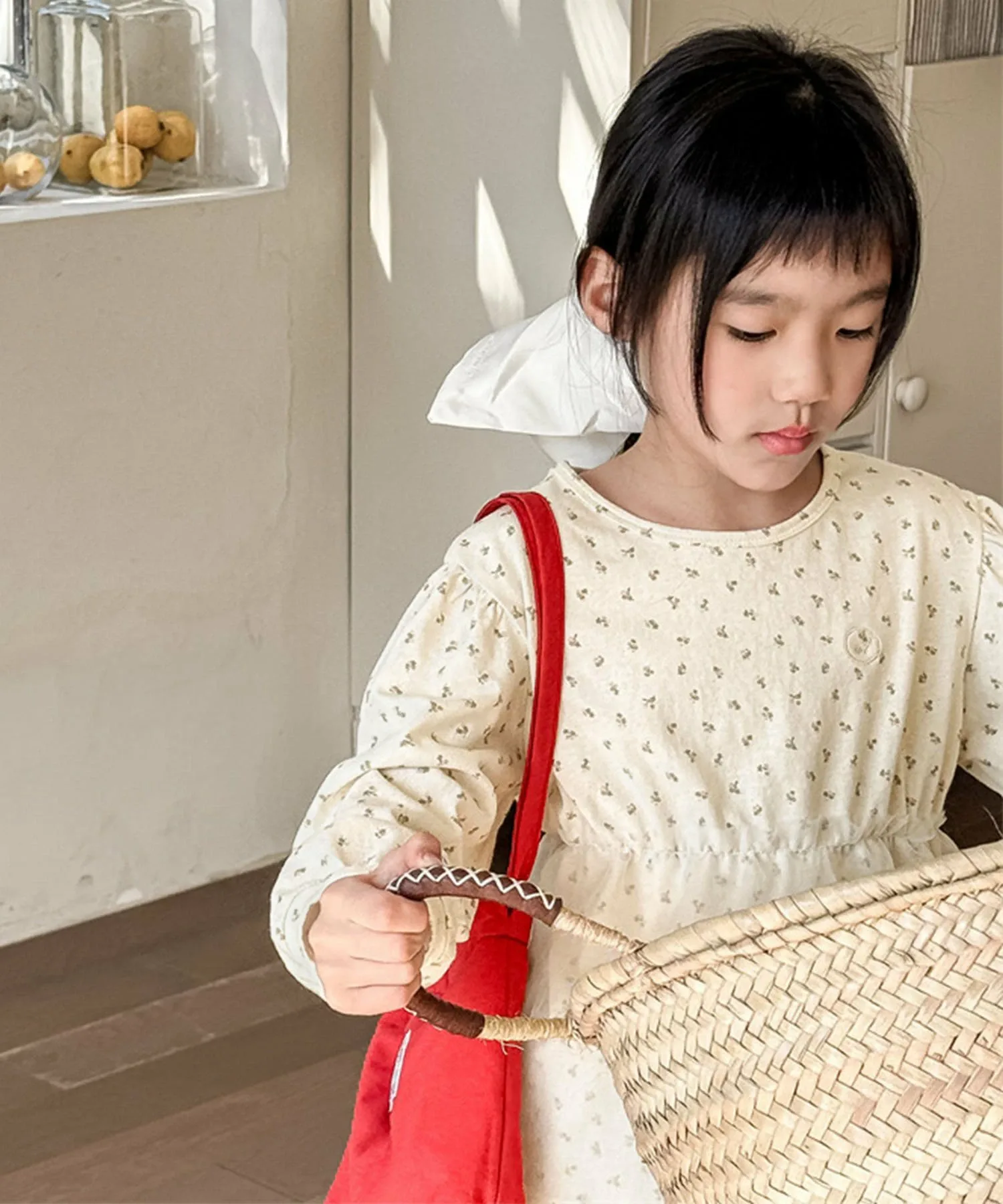 Детский маленький пуловер из тюля с цветочным принтом Aimoha Kids, off white — фото 4