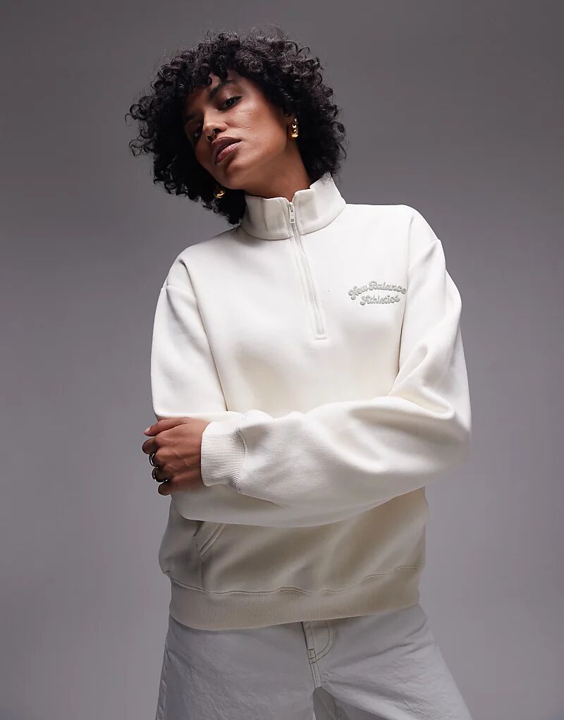 

Флисовая кофта New Balance с застежкой-молнией на половину длины, бежевого цвета