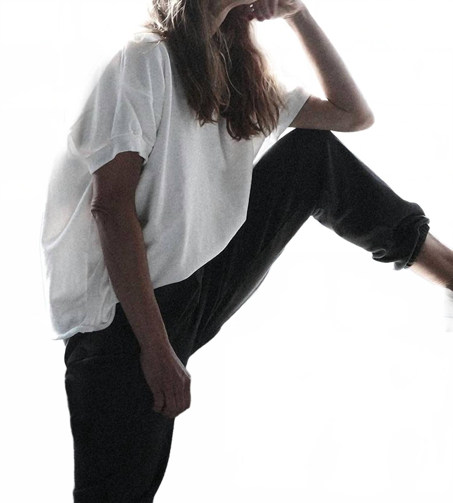 

Оригинальная белая футболка Monday12