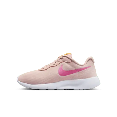 

Кроссовки Nike Tanjun EasyOn, цвет Arctic Orange/University Gold/White/Pinksicle