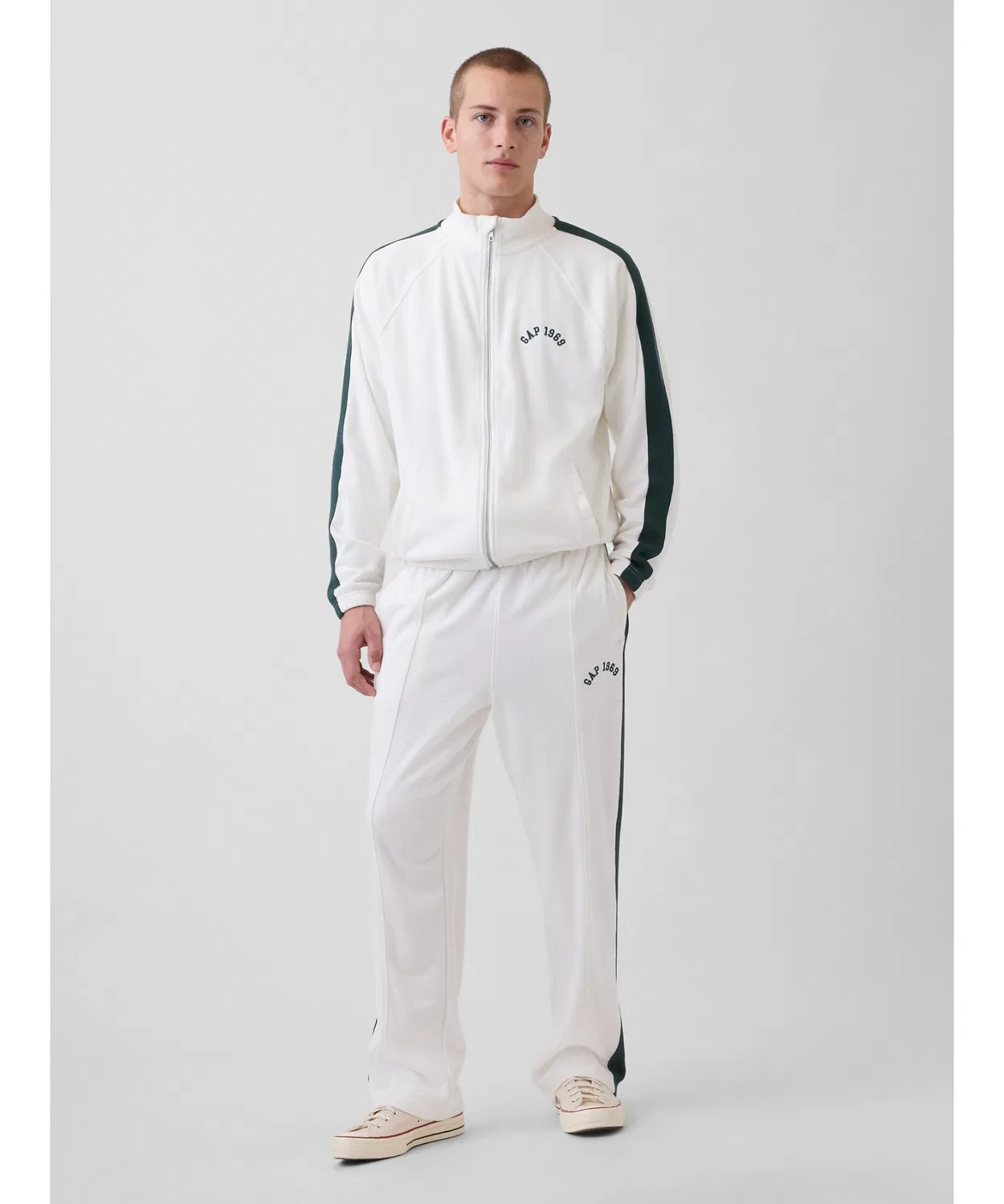 Спортивные штаны GAP Vintage Soft Relaxed Fit 1969 с логотипом, офф-вайт — фото 4