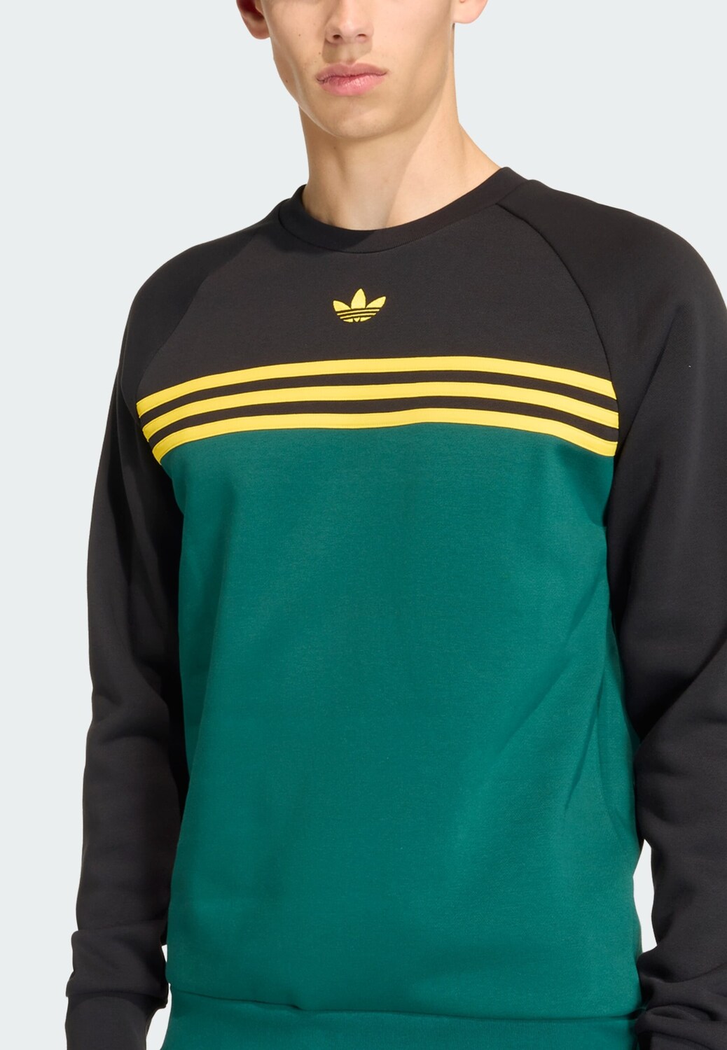 Adidas Originals Свитшот 'CHEST STRIPES CREWNECK' в цвете Emerald, Fir — фото 4