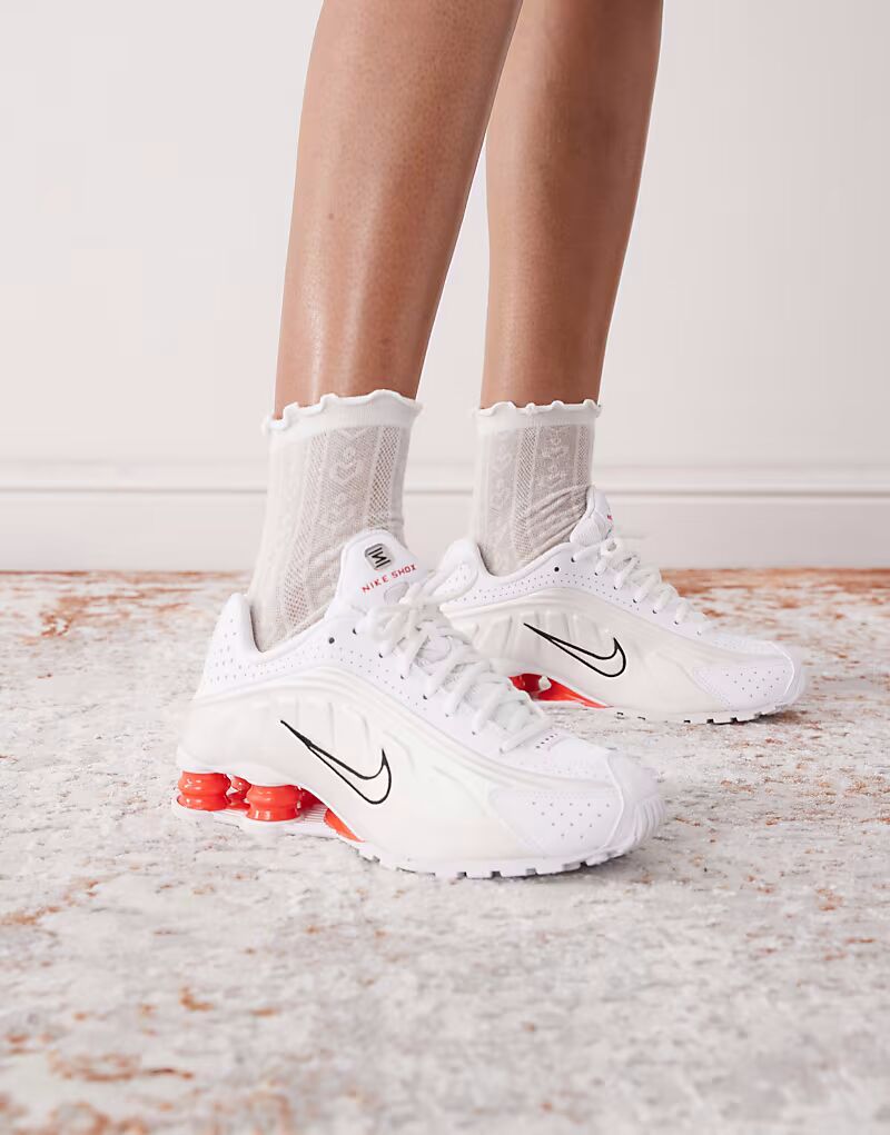 Кроссовки Nike Shox R4 белого и красного цвета