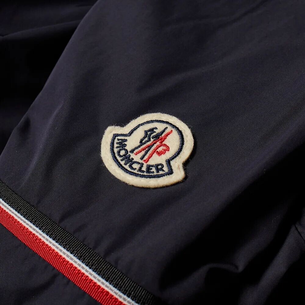 

Moncler Ruinette Микро-мягкая нейлоновая куртка, синий