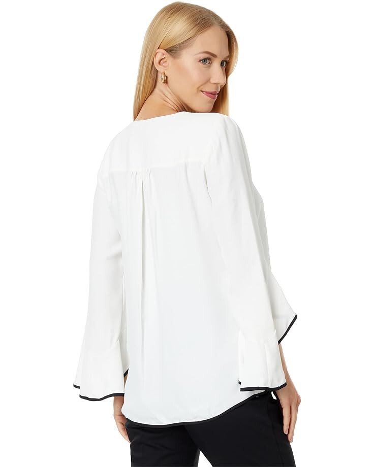 

Блуза Vince Camuto V-Neck Overlap Blouse, цвет New Ivory