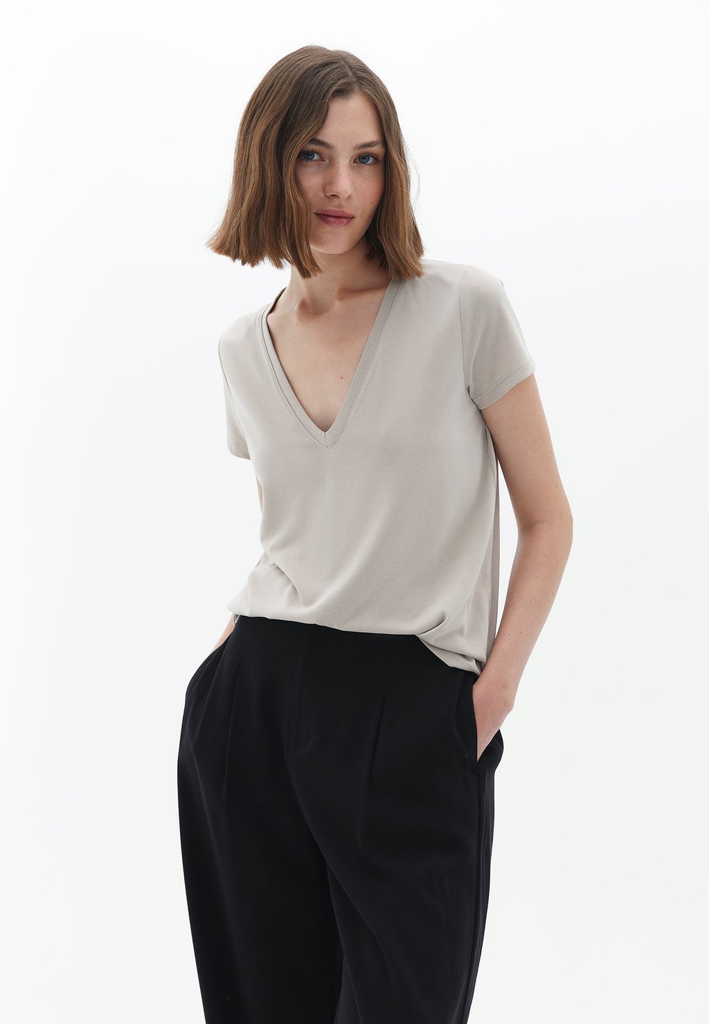 

Футболка базовая SOFT TOUCH V-NECK OXXO, цвет feather gray