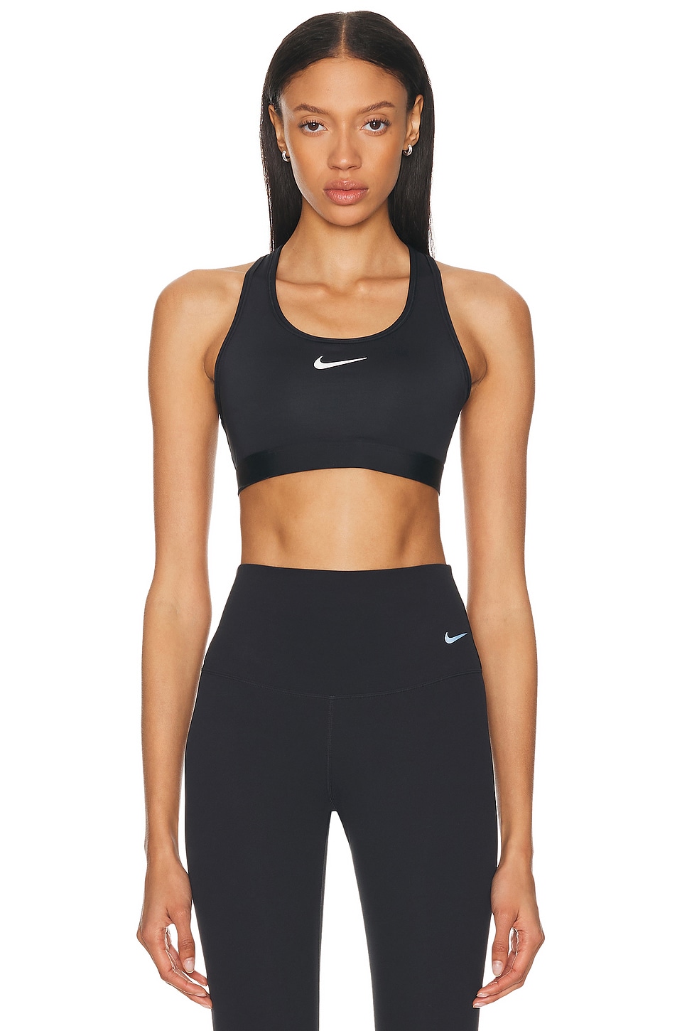 

Спортивный бюстгальтер Swoosh Medium Support с мягкой подкладкой Nike, Black & White