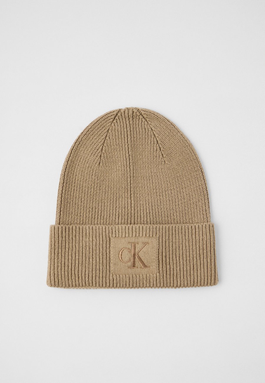 

Шапка Calvin Klein EMBROIDERED UNISEX, Desert Taupe/Taupe