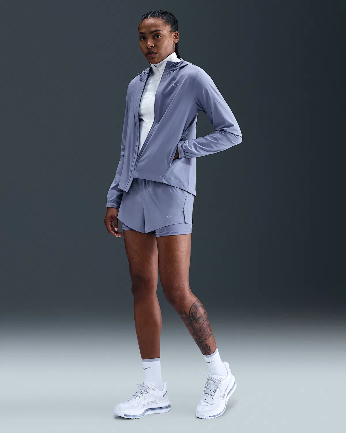 Женская ветрозащитная куртка Nike Swift для бега, World Indigo — фото 4