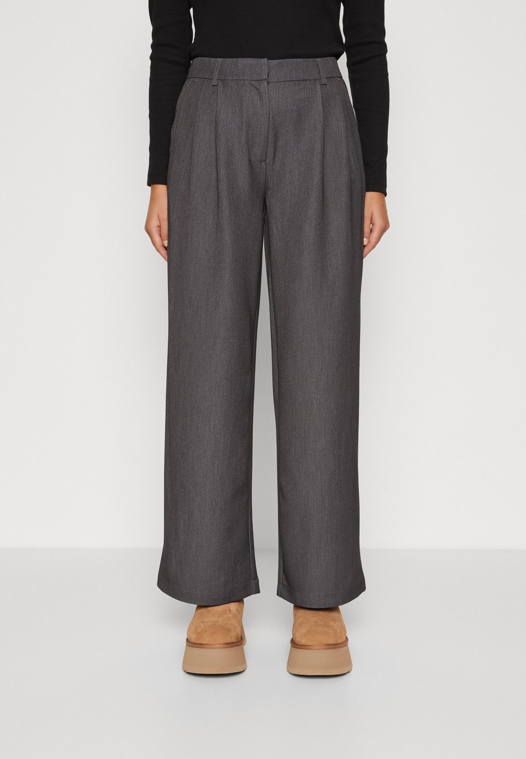 

Брюки ONLHATTIE PLEAT ONLY, цвет Dark Grey Melange