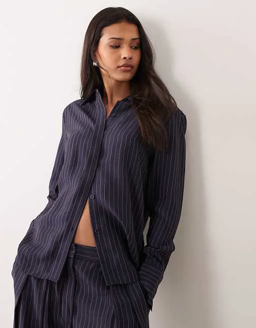 

Темно-синяя рубашка в тонкую полоску Mango Beli