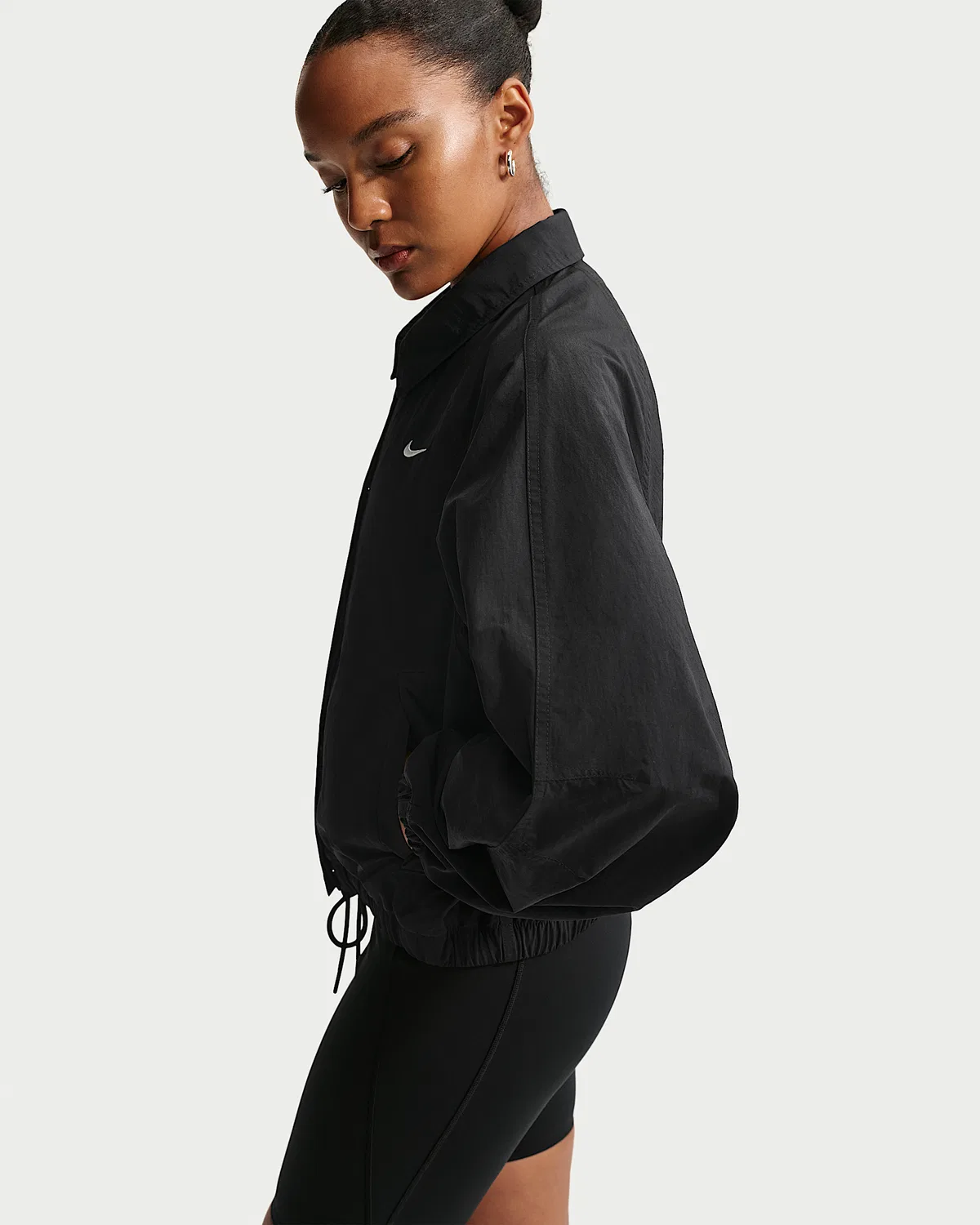 Женская оверсайз куртка Nike Sportswear, Black/Sail — фото 2