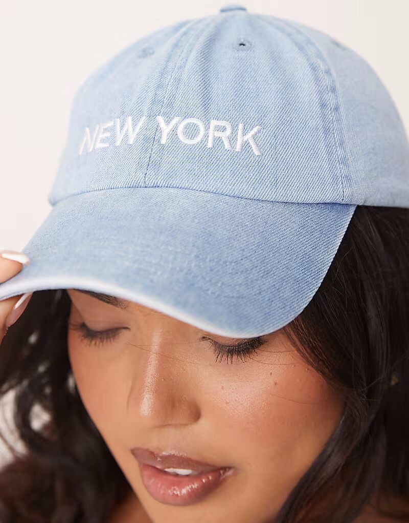 

Джинсовая кепка Gina Tricot new york светло-синего цвета