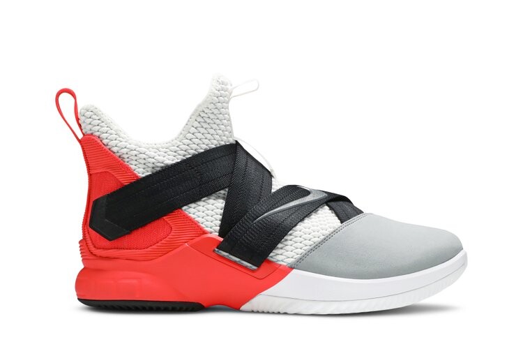 

Кроссовки Nike LeBron Soldier 12 'Flash Crimson', черный