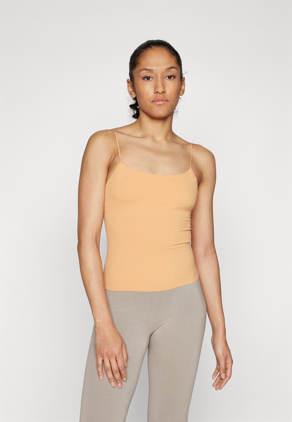 

Топ ZENVY TANK Nike Performance, оранжевый