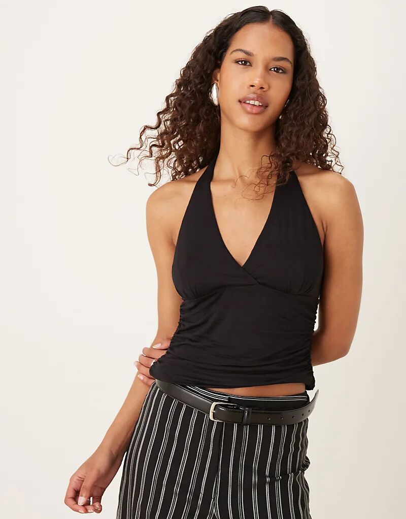 

Черный топ с воротником-хомутом со сборками Mango