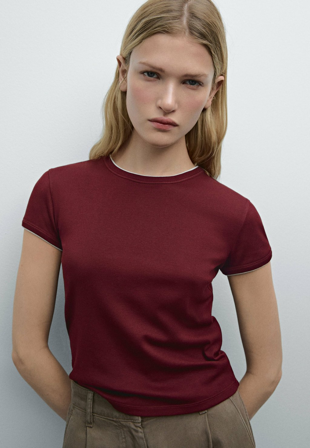 

Базовая футболка CONTRAST Massimo Dutti, винно-красный